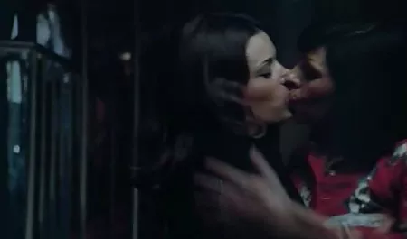 Brunette menawan membuat kekasihnya bojep indo terbaru cum
