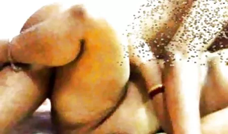 Dominica Leoni melakukan blowjob untuk bokep seks indo terbaru direktur