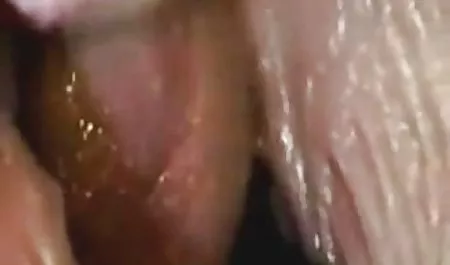 Strip pirang ramping dan ditampar di sofa indo pron terbaru kulit