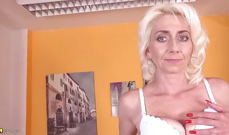 Dua jari di tenggorokan dan kontol di indo bokep baru pantat