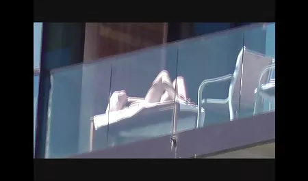 Gadis bokep indo sedarah terbaru cantik dengan pantat elastis ada di sofa