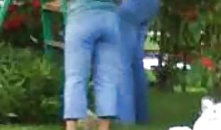 Dengan berlari, melemparkan dirinya ke pelukan seorang pria download sex indo terbaru