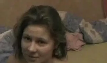 Cengkeraman cewek video porn terbaru indonesia berambut merah dengan tindik puting