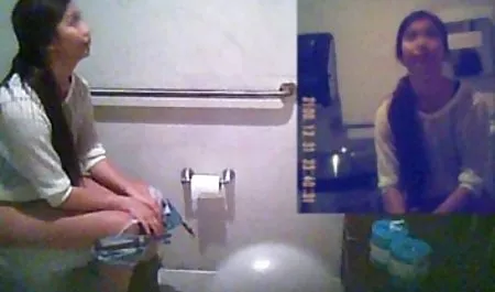 Pelacur di tepi kolam video seks indonesia terbaru renang menunggu dua klien
