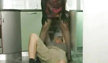 Kelsi Monroe membangunkan seorang pria dengan membawanya bercinta tepat di tempat video mesum terbaru di indonesia tidur