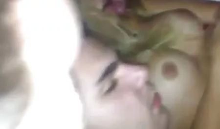 Pelacur pirang masturbasi di bokep indo terhangat depan webcam