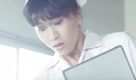 Si rambut coklat dengan kemaluan berbulu duduk di penis laki-laki download bokep indo gratis